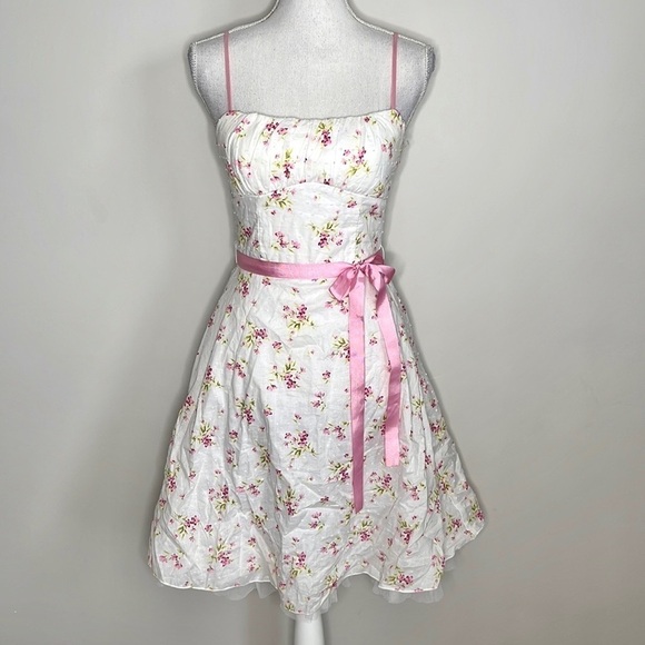 90s Vintage Floral Milkmaid Dress - Picture 2 of 9